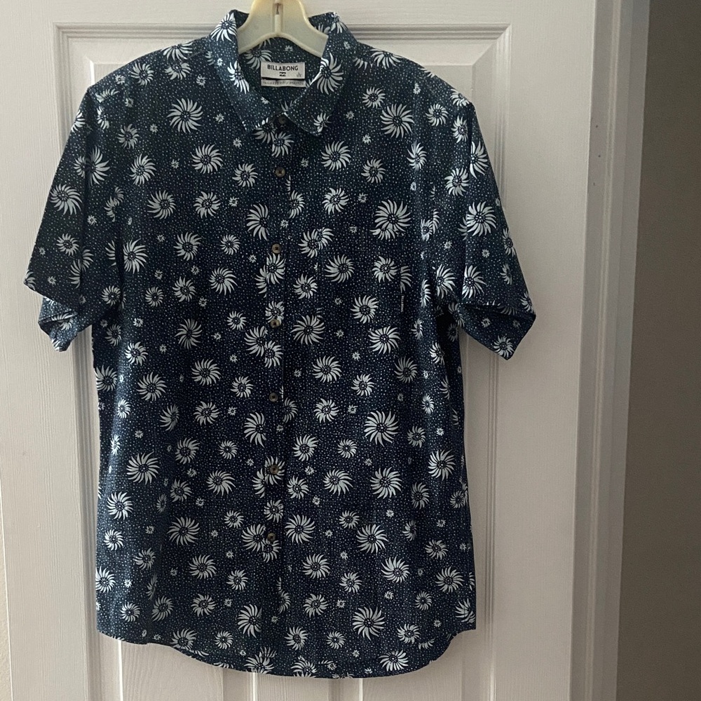 Billabong Blue and White Floral Men's Shirt